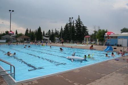 Bow view Outdoor Pool in Calgary AB