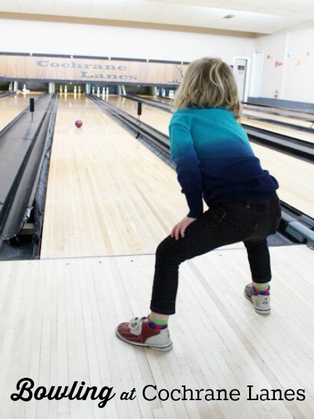 Familien-Bowling in Cochrane