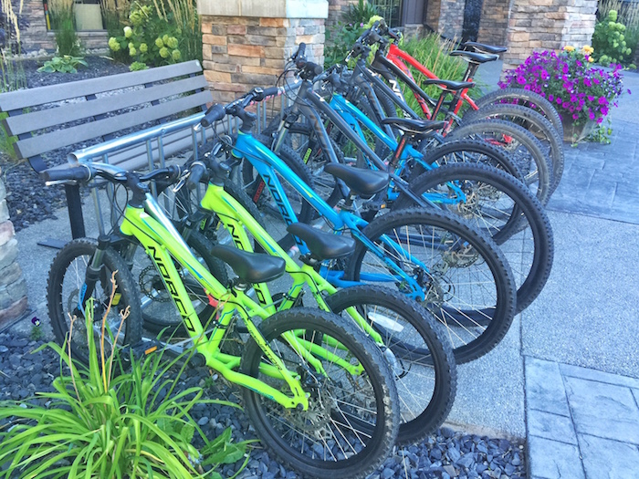 Ein Fahrradverleih ist im Copper Point Resort verfügbar