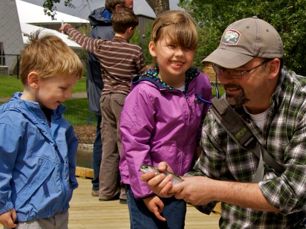 Aprenda a pescar clínicas en Bow Habitat Station, Calgary AB (Family Fun Calgary)