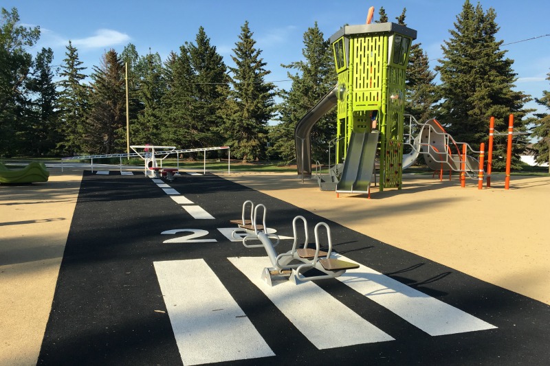 Diversão de verão gratuita: 6 playgrounds imperdíveis em Calgary (Family Fun Calgary)