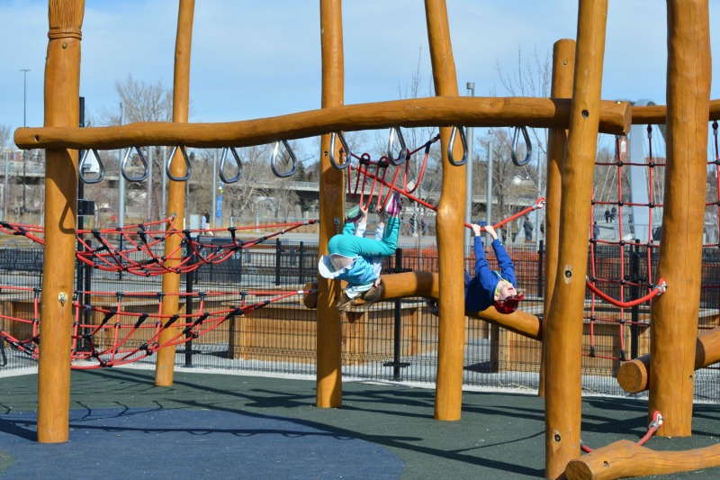 Diversão de verão gratuita: 6 playgrounds imperdíveis em Calgary (Family Fun Calgary)