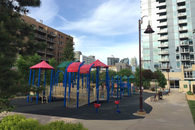 Diversão de verão gratuita: 6 playgrounds imperdíveis em Calgary (Family Fun Calgary)