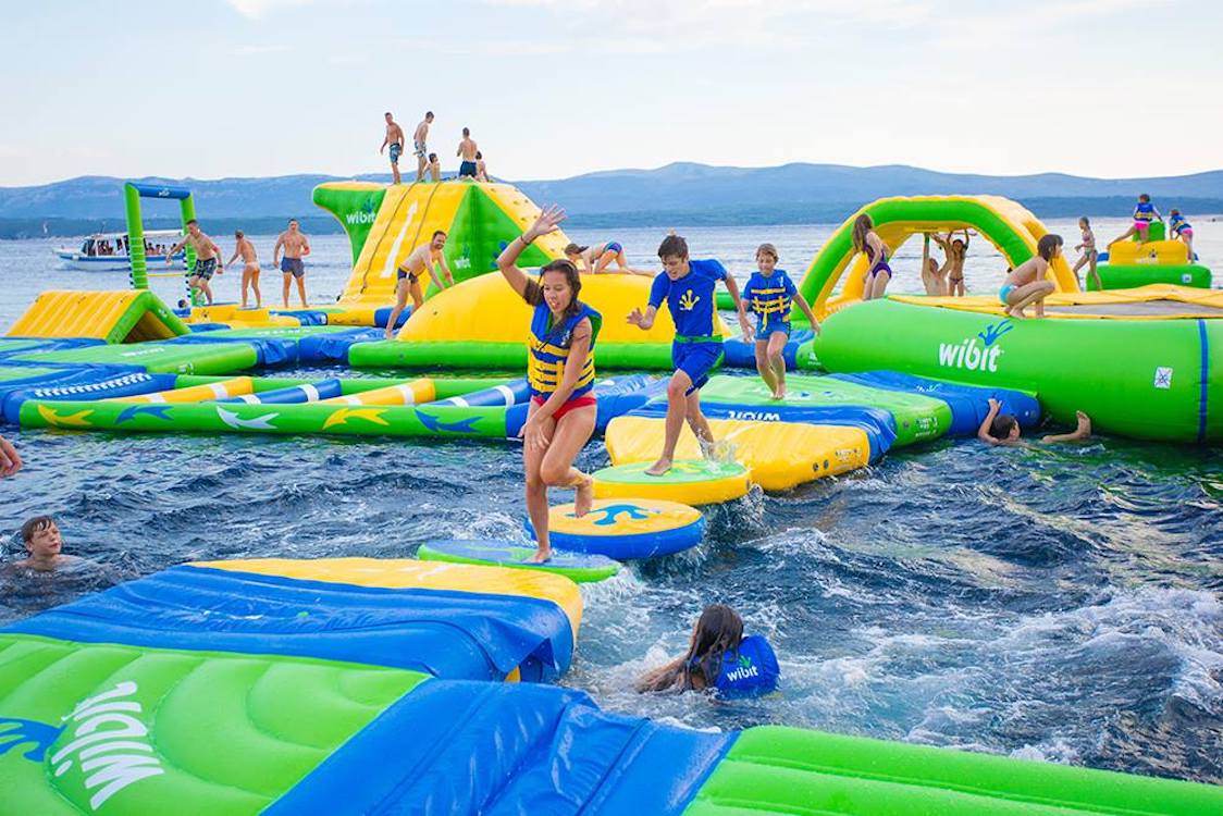 Sylvan Lake Aqua Splash Wibit (Семейный отдых в Калгари)