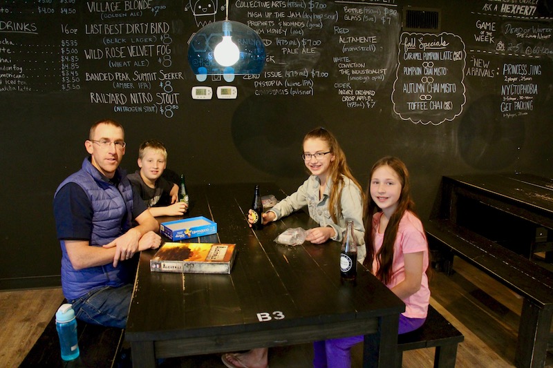 Café du jeu de société Hexagon (Family Fun Calgary)