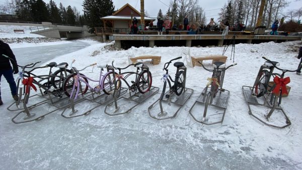 Bowness Park Ice Bikes (가족의 즐거움 캘거리)