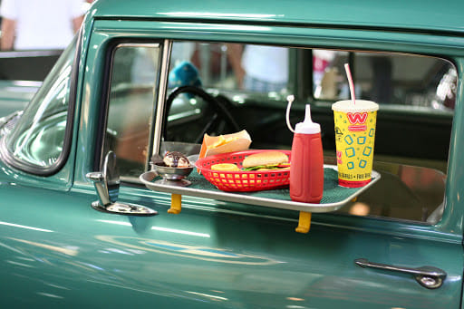 Langdon Firehouse Bar and Grill Drive-In (Diversión familiar en Calgary)