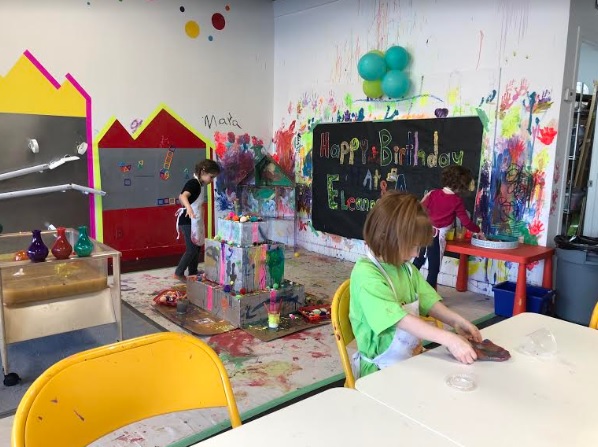 Peinture de ciseaux de papier de fête d'anniversaire
