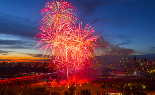 Fuegos artificiales de la ciudad de Edmonton Canadá