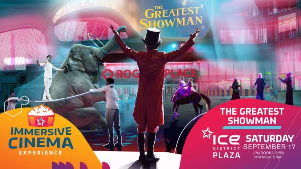 O maior showman ICE District Plaza