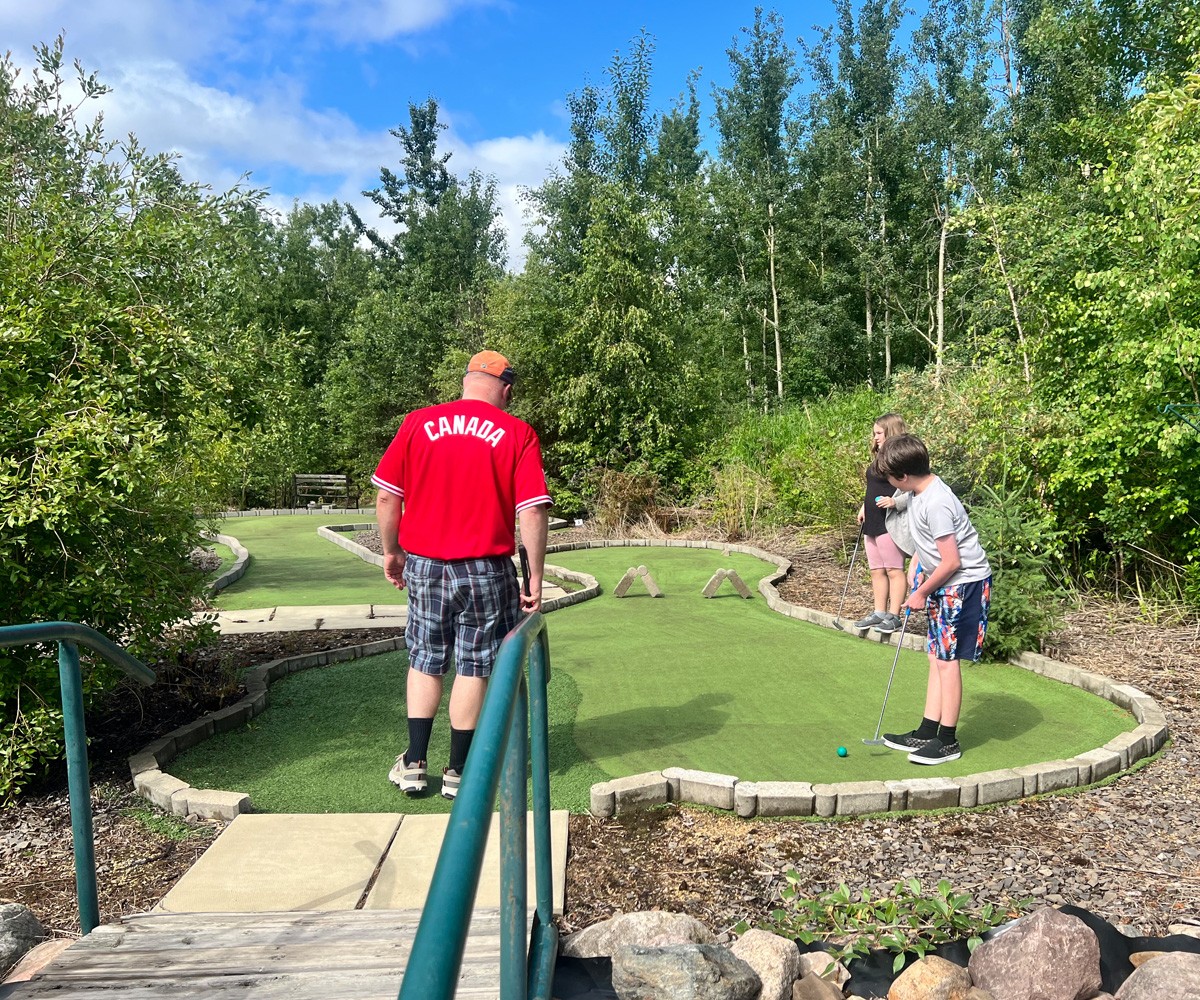 Blackstone Minigolf Pigeon Lake