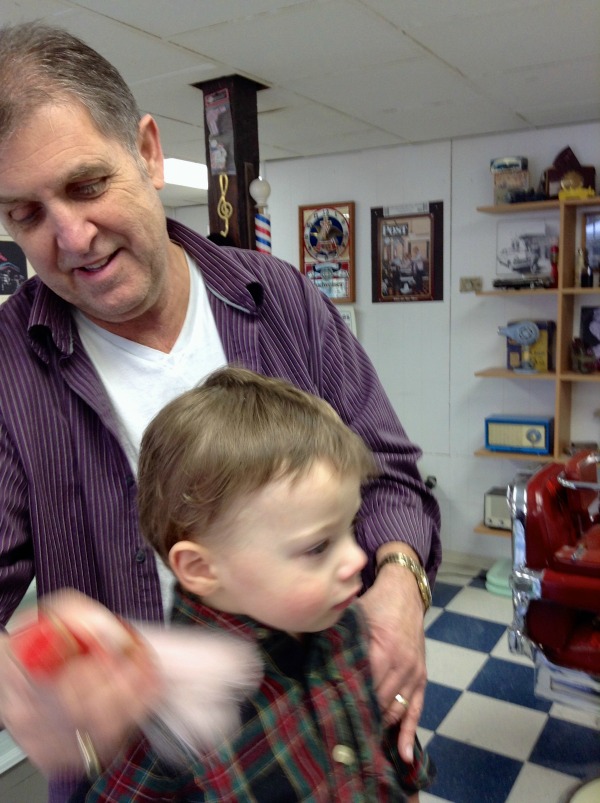 El primer corte de pelo del bebé.