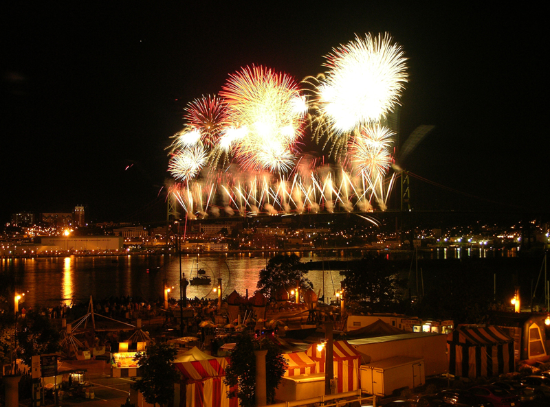 Feux d'artifice du jour du Natal