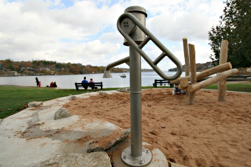 Wasserpumpe am neuen Dingle-Spielplatz