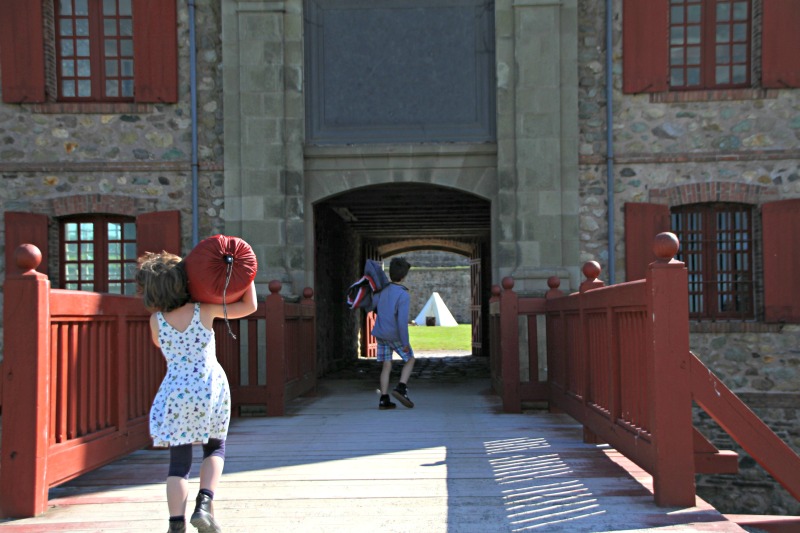 Louisbourg Acorde no passado Camping Cape Breton Nova Scotia Foto de Debbie Malaidack