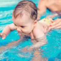 親トッツ泳ぎ:HRMであなたの幼児と泳ぐのに最適な場所