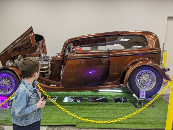 Draggins Rod y exhibición de autos personalizados