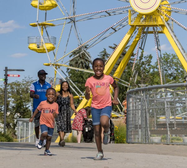 Nutrien Playland - Kids playing at Ferris Wheel