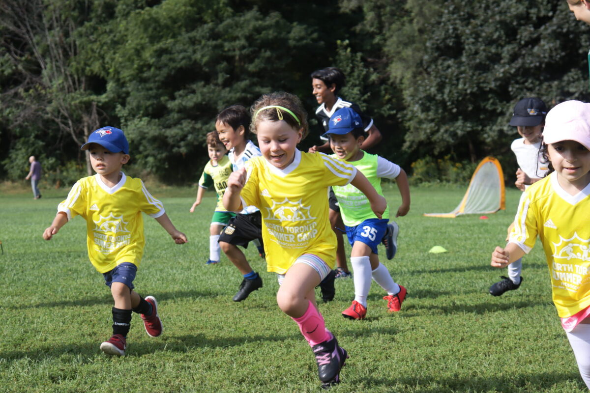 Fille de football du nord de Toronto