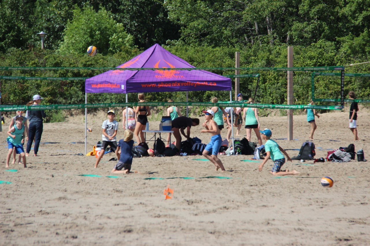 Camp d'été de volleyball de Phoenix sur la plage