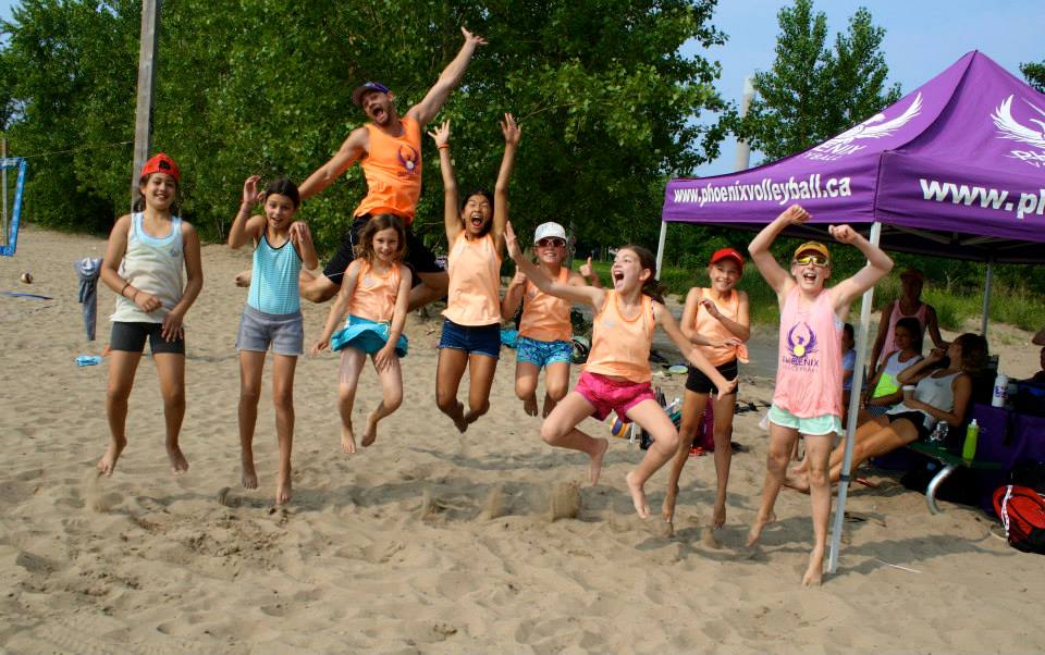 Прыжок в летнем лагере по волейболу в Фениксе