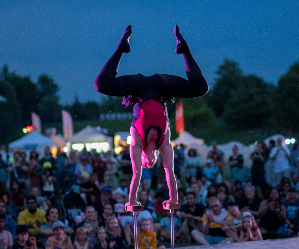 Buskerfest Handstand