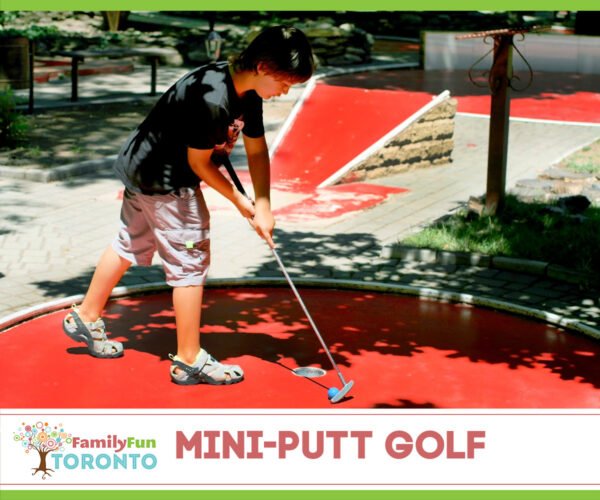 Mini Golf boy putt
