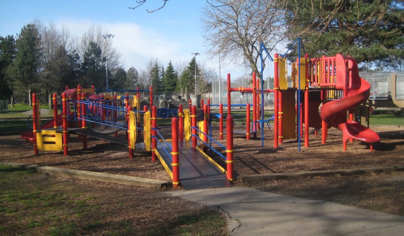 Southarm Park playground - Habitat Systems Inc