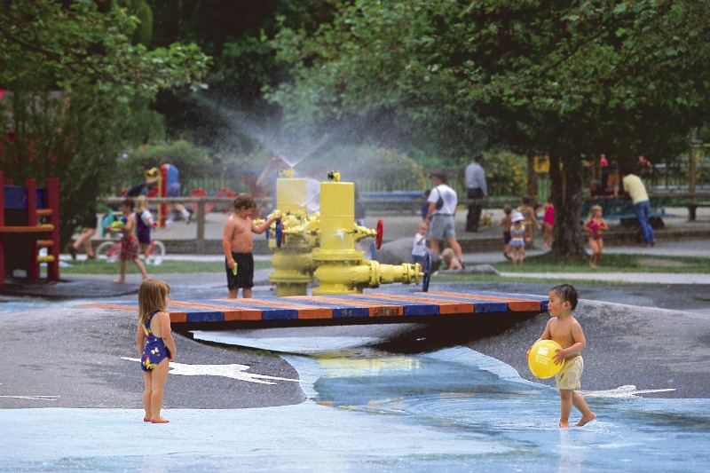 Beste Spielplatz-Wasserpark-Kombinationen: Bear Creek Park Spray Park