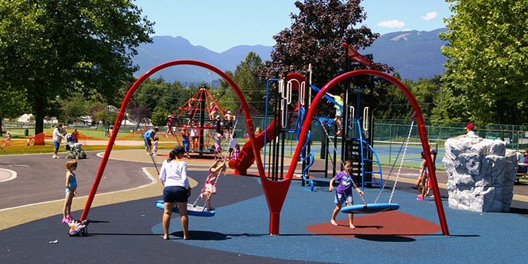 Beste Spielplatz-Wasserpark-Kombinationen: Confederation Park in Burnaby