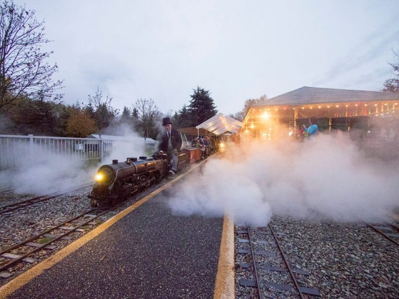 Halloween en el ferrocarril central de Burnaby