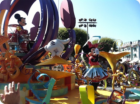 Диснейленд_Mickey's_Soundsational_Parade_Minnie