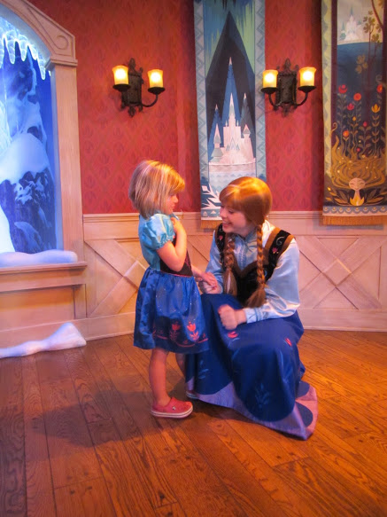 Disneyland_Meeting_Anna_Frozen