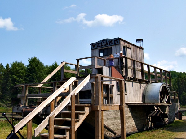 Top-Algonquin-Hiking-Sentiers-For-Kids-Tug-Boat