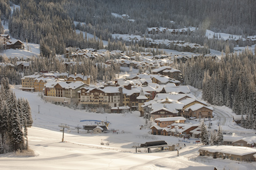 Pueblo de Sun Peaks Crédito de la foto: Adam Stein