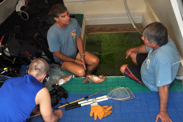 海底教室 Bruce Cantrell 采访礁环境教育基金会的 Lad Akins