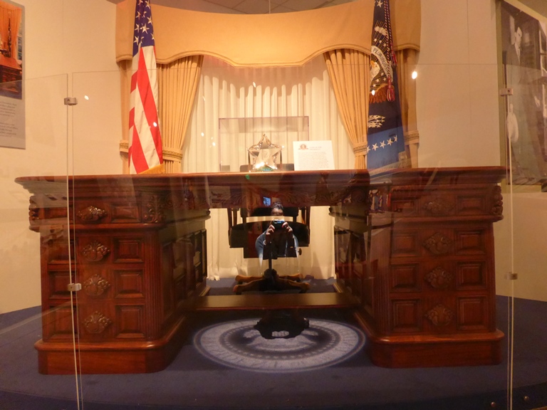 Nixon Presidential Library Oval Office Desk