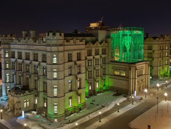 Grünes Licht! Go Green für St. Patrick's Day Green Museum of Nature