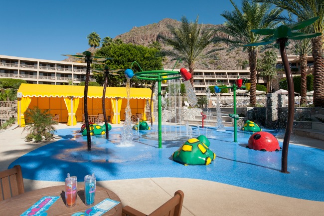 parque aquático no The Phoenician Hotel em Phoenix, Arizona Crédito da foto - The Phoenician