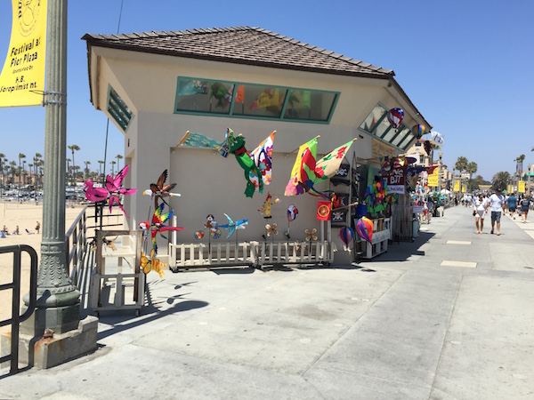 Drachenverbindung am Huntington Beach Pier