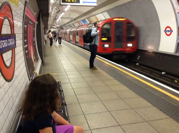 Londoner U-Bahn mit Kindersicherheit