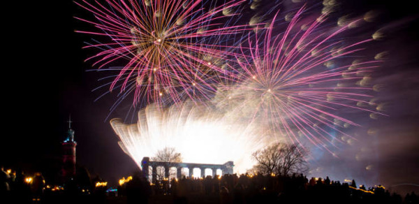 Hogmanay 불꽃놀이 Visit Scotland