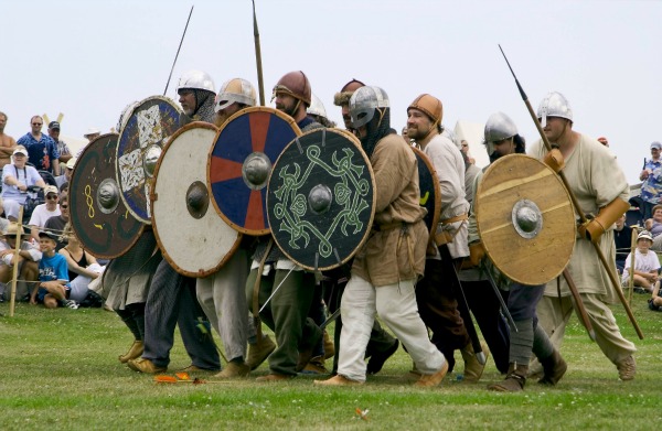 reconstitution d'une bataille viking dans le Spectre de James Bond