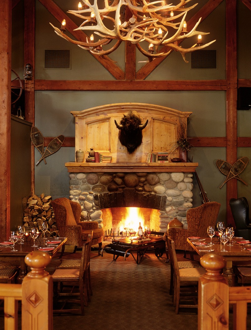 Dining Room - Buffalo Mountain Lodge in Banff