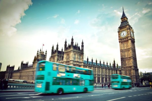 ¡Tome WestJet durante todo el año a Londres desde Calgary y Toronto!