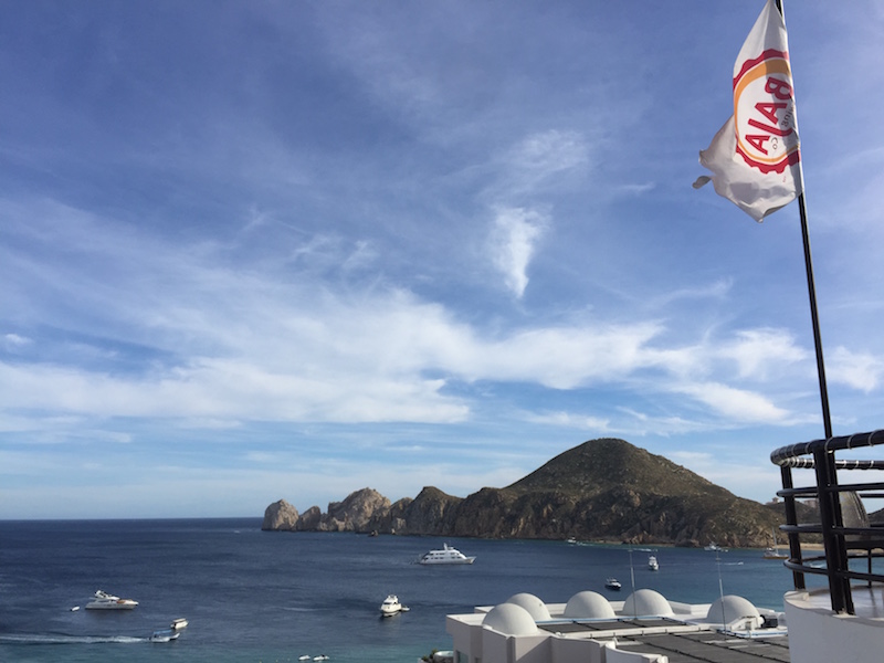 Vista desde la cubierta de Baja Brewing Co. en Cabo San Lucas