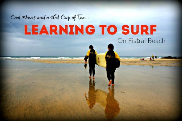 Aprendiendo a surfear en la playa Fistral Newquay Cornwall