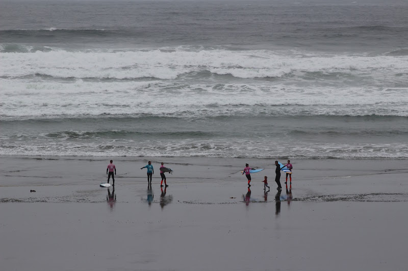 Cox Bay Tofino 'ਤੇ ਸਰਫਰਸ