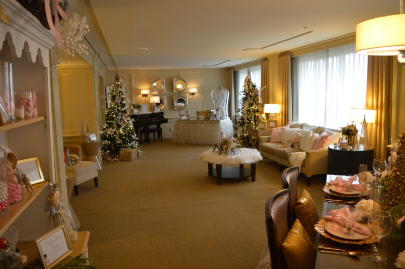 fairmont-winnipeg-santa_suite_living_room