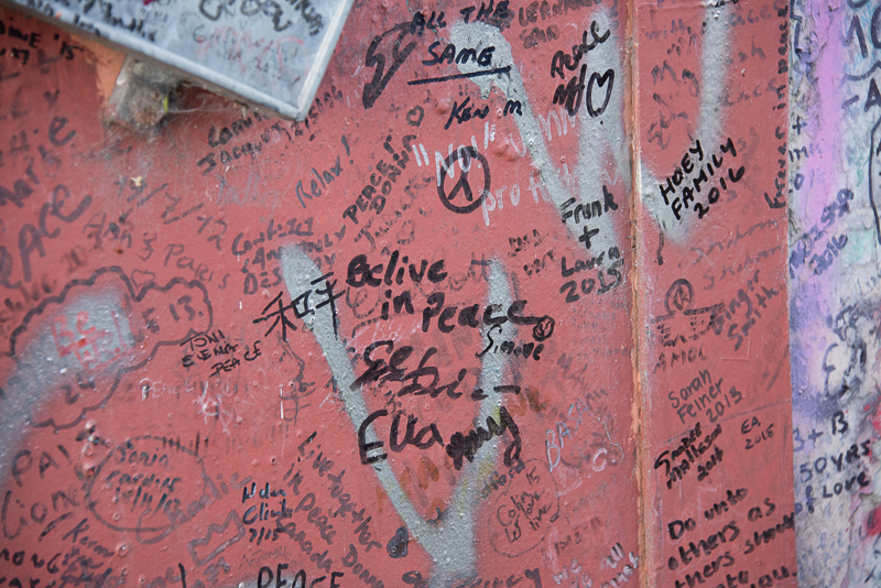 Le mur de la paix vu de Black Cab Tours, photo de Jan Napier